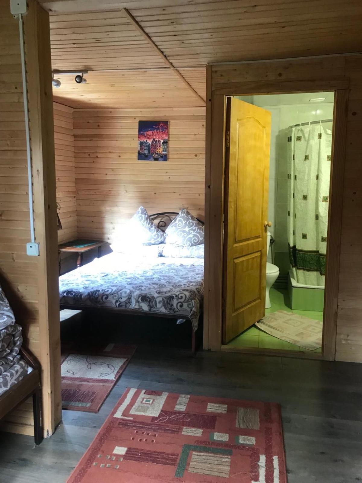 У Олега Hotel Verkhne-Studenyy Екстериор снимка
